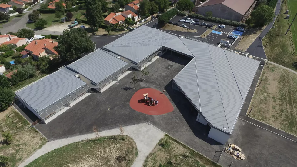 Groupe scolaire de CASTELMAUROU - Couverture structurale à joint debout